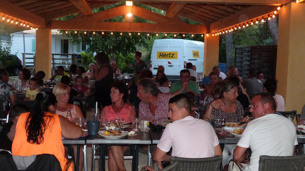 Hotel Camping La Vidaresse Sainte-Anastasie-sur-Issole Exterior foto