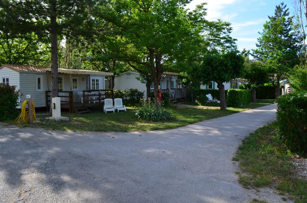 Hotel Camping La Vidaresse Sainte-Anastasie-sur-Issole Exterior foto