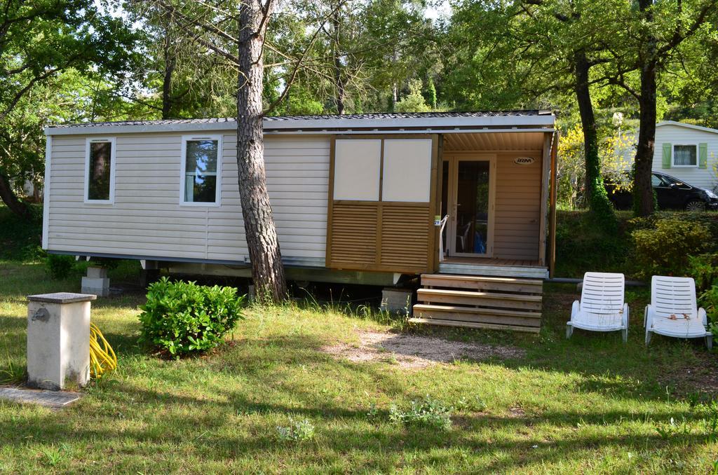 Hotel Camping La Vidaresse Sainte-Anastasie-sur-Issole Exterior foto