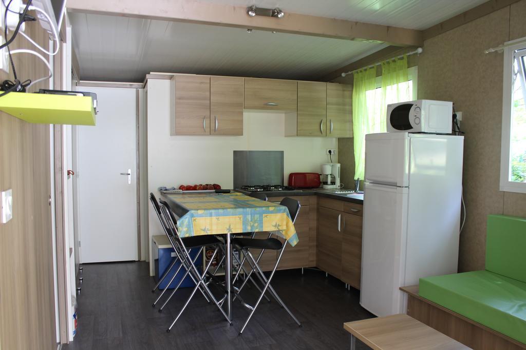 Hotel Camping La Vidaresse Sainte-Anastasie-sur-Issole Exterior foto